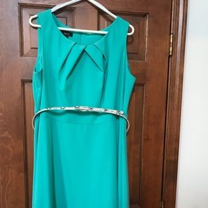 18 W formal dress green / teal color